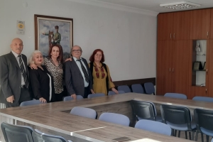 TRT THM Korosundan Federasyonumuza hayırlı olsun ziyareti: TRT Halk Müziği Sanatçısı Sayın Zeynep Cihan ve beraberindeki TRT THM Korosu sanatçıları Federasyonumuzu Ziyaret ederek; seçilen Yönetime hayırlı olsun dileklerinde bulundular. Kendilerine bu anlamlı ziyaretlerinden dolayı teşekkür ediyoruz